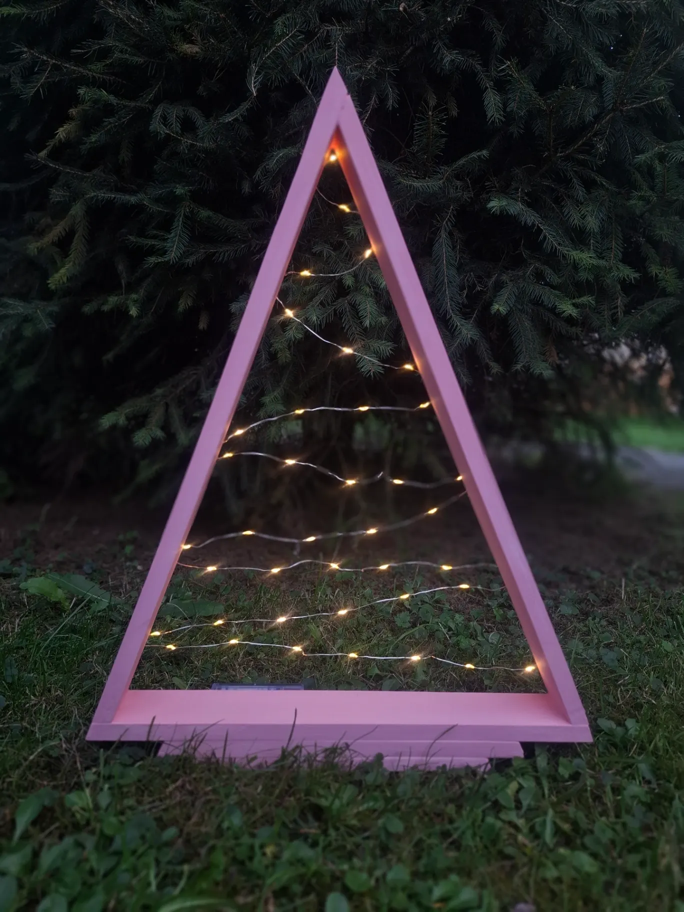 Dřevěný stromeček s LED světly - růžový 