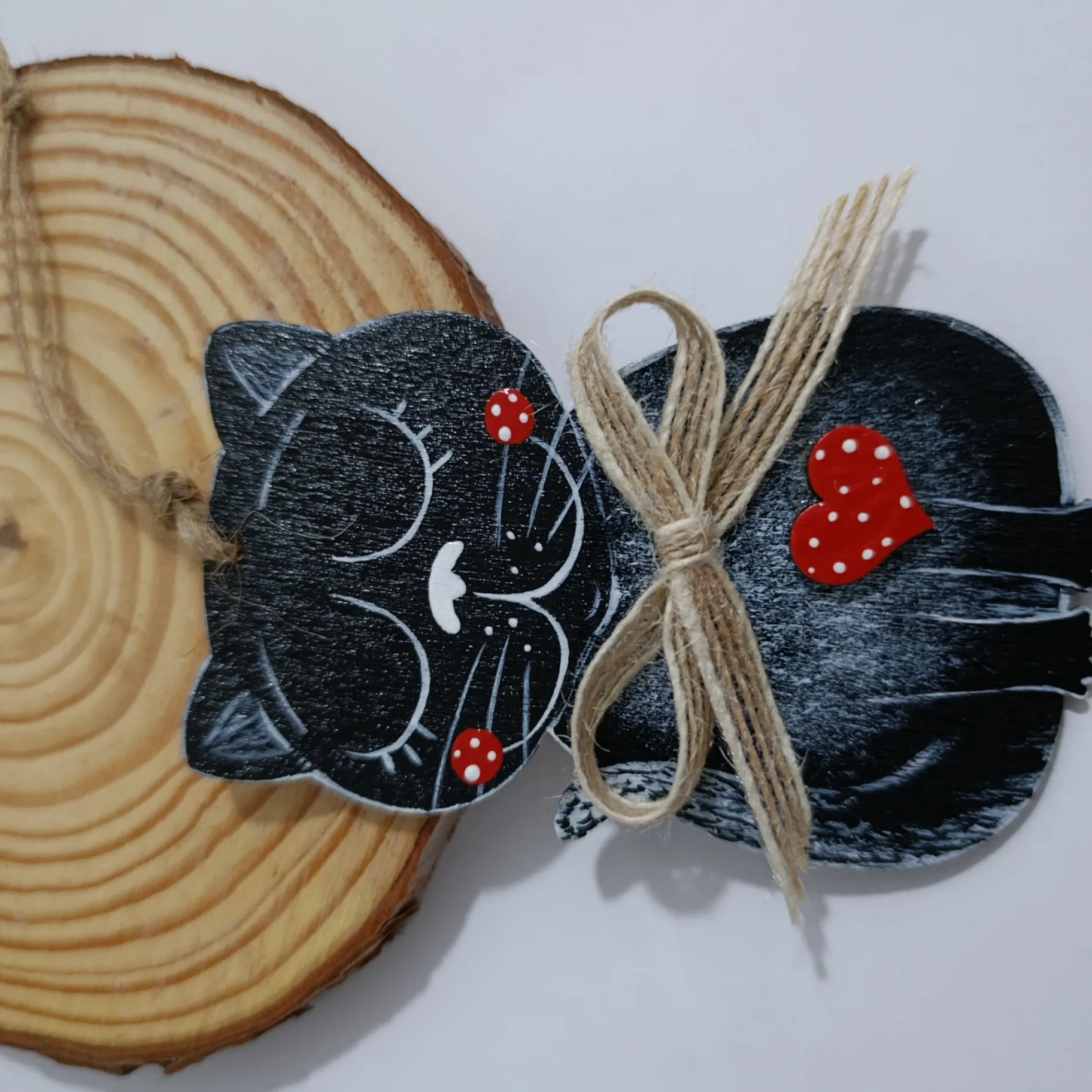 Závěsná dekorace – ručně malovaná černá kočka 3
